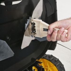 Wartung der Messer bei einem Roboter-Rasenmäher